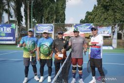 Wamenkum apresiasi profesionalisme UNJA sebgai tuan rumah turnamen tenis alumni