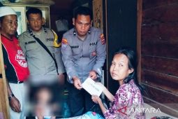 Di tinggal suami, Polsek Barumun bantu IRT penderita penyakit asites dan ganguan jantung