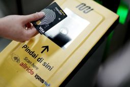 Bank Mandiri terapkan layanan kartu kredit nirsentuh pada layanan perjalanan MRT Jakarta