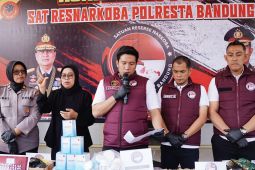 Polresta Bandung bongkar aktivitas di rumah yang simpan 784.500 butir obat keras