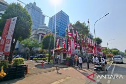Aparat bersiaga depan Gedung MK jelang aksi kawal putusan anggaran MBG