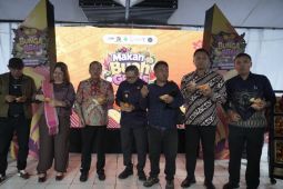 Makan buah gratis jadi magnet hari kedua Festival Bunga dan Buah Karo 2026