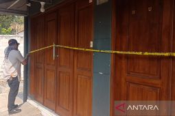 Seorang ayah dan bayi laki-lakinya ditemukan meninggal dalam rumah terbakar di Cirebon