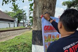 Satpol PP Tulungagung tertibkan puluhan reklame ilegal