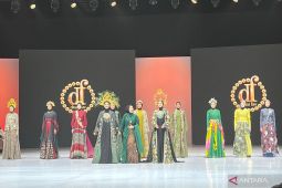Kudapan Saroja jadi inspirasi motif batik pada busana Duai Fav di IFW 2026