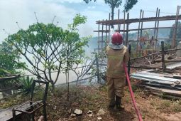 Tim gabungan padamkan kebakaran 10 hektare lahan di Blang Bintang Aceh Besar