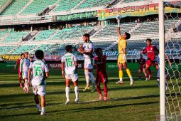 Pelatih PSMS Eko Purdjianto nilai bola mati jadi penyebab kekalahan dari Persija