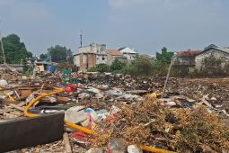 Petugas Gulkarmat Jaktim meninggal saat tangani kebakaran lahan kosong di Kramat Jati