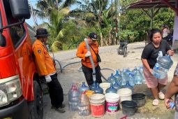 30 ribu liter air bersih disalurkan ke wilayah selatan Cianjur