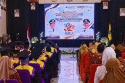 Pemkab HSU wisuda 80 peserta Sekolah Lansia