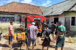 Kodim 0432 Bangka Selatan salurkan air bersih untuk warga terdampak kekeringan