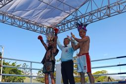 Juara WBC Geisler Ap menang TKO atas Bambang Rusiadi