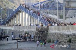 Ribuan orang berunjuk rasa di Ceuta, Spanyol, di tengah krisis migran