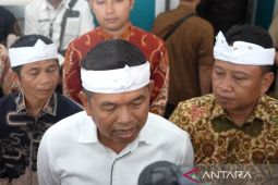 Gubernur Jabar imbau pekerja pindah daerah, sikapi PHK di industri garmen Cimahi
