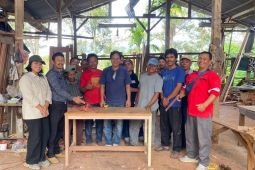 PT DPM dorong kemandirian ekonomi masyarakat melalui pelatihan pertukangan kayu dan UMKM bagi perempuan