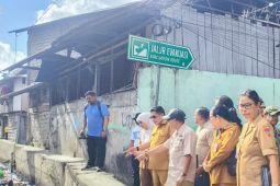 Pemkot Ambon minta warga hentikan kebiasaan buang sampah ke selokan cegah drainase tersumbat
