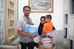 PT Timah bantu biaya pengobatan bayi di Pangkalpinang