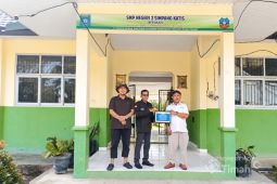 PT Timah bantu wujudkan fasilitas literasi di SMPN 2 Simpang Katis