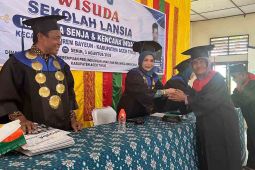 Sebanyak 53 peserta sekolah lansia di Aceh Timur diwisuda