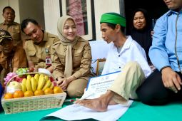 Pemkab Serang salurkan bantuan untuk seniman disbilitas Kang Nur