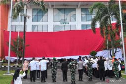 Pemkab Bogor kibarkan bendera Merah Putih berukuran raksasa di Pakansari