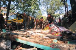 Satpol PP Bandung menertibkan 645 bangunan liar selama Januari--Juli