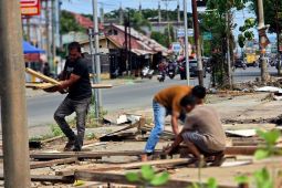 Dukung tata ruang daerah, pemilik bongkar secara sukarela ratusan kios di Kota Mini Pidie