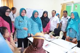 TP PKK Banten salurkan bantuan perlengkapan sekolah khusus di Tangerang