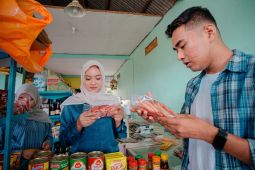 AKSEL OTW Bank Kalsel sambangi sentra oleh oleh khas Pelaihari.