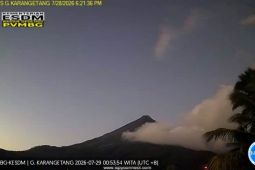 Warga harus patuhi radius bahaya Gunung Karangetang usai guguran lava
