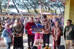 Pemprov Gorontalo salurkan bantuan sosial untuk dongkrak ekonomi warga