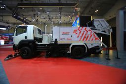 Isuzu tampilkan inovasi digital Road Sweeper di GIIAS 2026
