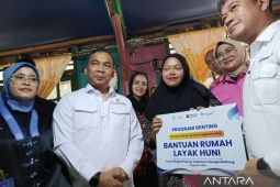 Mendukbangga saksikan PT Timah serahkan bantuan RLH untuk keluarga beresiko stunting