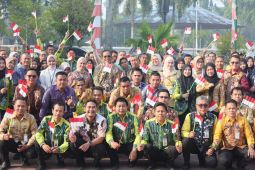 Bupati HSU pimpin gerakan pembagian Bendera Merah Putih