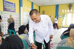 Pemkab Bengkulu Tengah hentikan sementara program seragam gratis