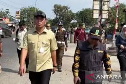 Bupati Karawang pimpin langsung penertiban puluhan bangunan liar di sepanjang akses tol
