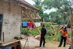 BPBD Garut mengasesmen rumah warga yang rusak akibat gempa bumi