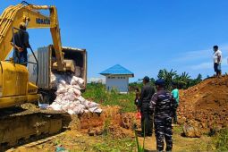 Balai Karantina musnahkan 14,5 ton daging ayam busuk di Nabire