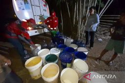 PMI Cianjur mendistribusikan 120.000 liter air ke 5.393 jiwa di 6 kecamatan