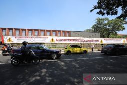 Pemkot Bandung denda pengelola videotron sebesar Rp100 juta usai tebang pohon Jalan Riau