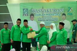 DPW PKB Kalsel serahkan SK kepengurusan DPC 13 kabupaten/kota