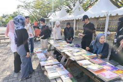 Komunitas di Tanah Bumbu buka lapak baca di Bandara Bersujud