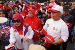 Pemkot Depok gelorakan cinta tanah air dengan membagikan bendera merah putih