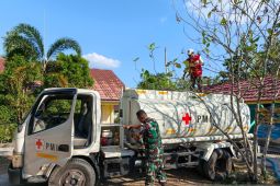 PMI Belitung distribusikan air bersih ke masyarakat