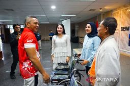 Pemkot Bogor salurkan bantuan kursi roda kepada 38 warga