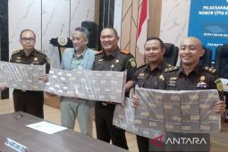 Kejari Tanjung Perak setor Rp4,9 miliar aset TPPU judi online