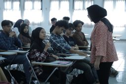 OJK gencarkan edukasi mahasiswa untuk waspada aktivitas keuangan ilegal