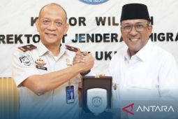 Imigrasi Maluku-Pemkab Malteng perkuat pengawasan WNA di Banda Neira beri kemudahan layanan