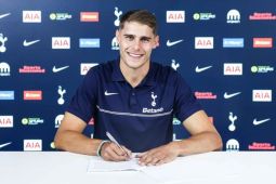Tottenham Hotspur memperpanjang kontrak Micky van de Ven