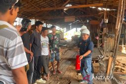 Poliban dorong pengrajin kayu Alalak Banjarmasin terapkan K3